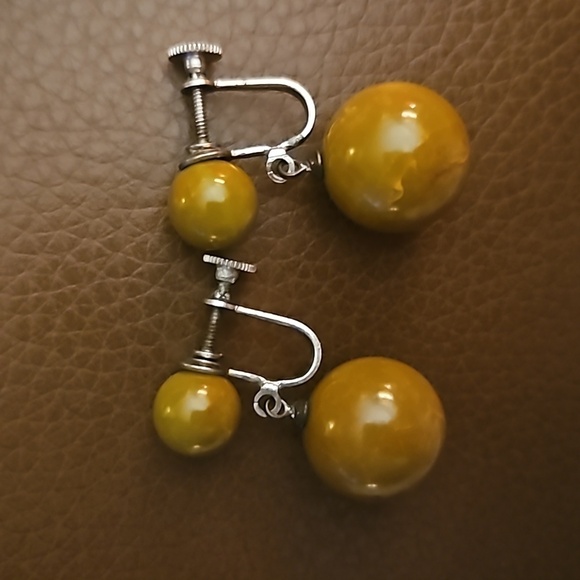 Vintage 1930s Marbled Olive Green Bakelite Screw-on Drop Earrings - Picture 5 of 7